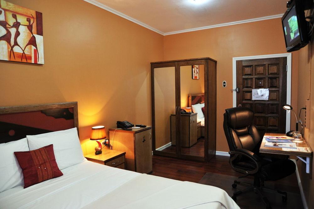 Culture Crossroads Inn Port of Spain ภายนอก รูปภาพ