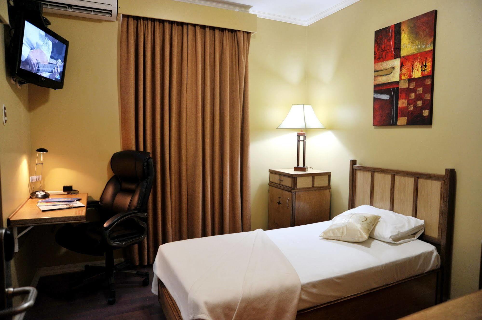 Culture Crossroads Inn Port of Spain ภายนอก รูปภาพ